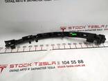1Кронштейн облицовки стойки C левый нижний Tesla model X 1079764-00-C - фото 1