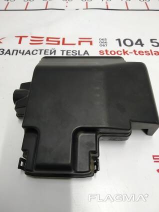 1Крышка блока предохранителей Tesla model S 1013274-00-C