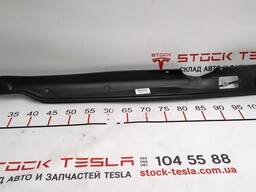 1Накладка двери крышки багажника правая в сборе с датчиком прижатия Tesla model S, model S