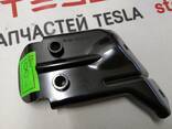 2Кронштейн крепления петли (фиксатора) багажа левый Tesla model X 1060012-00-D - фото 1