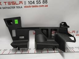 2Накладка пластиковая под рулевой колонкой (с повреждениями) Tesla model X 1035577-00-D