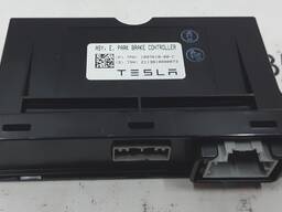 Блок контроля стояночного тормоза Tesla model X S REST 1007618-00-J