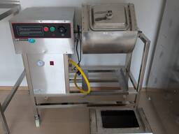 Hurakan Marinating machine additionally a custom-made container