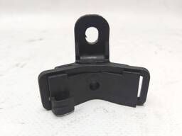 Кронштейн тормозной трубки передней магистрали Tesla model 3 1044712-00-D