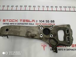 Кулак поворотный передний правый RWD Tesla model S 6007018-00-C