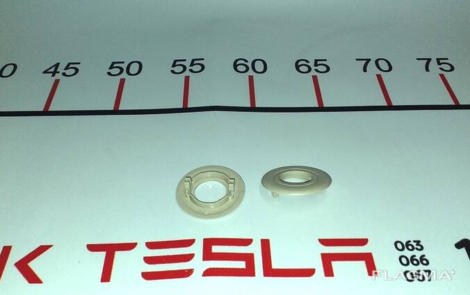 Облицовка фонаря подсветки салона (боковая FOG) Tesla model S, model S REST 1002547-00-B