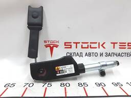 Пиропатрон ремня безопасности передний пассажирский Tesla model S 1005265-00-B