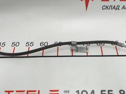 Шланг тормозной передний правый Tesla model 3 1044722-00-D