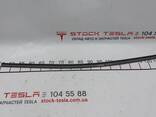 Уплотнитель датчика закрытия крышки багажника Tesla model X 1046256-00-B - фото 1