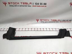 Уплотнитель стекла внутрений двери задней правой Tesla model 3 1090504-00-F