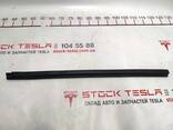 Уплотнитель стекла внутренний двери передней левой Tesla model S, model S REST 1038405-00- - фото 1