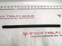 Уплотнитель стекла внутренний двери передней левой Tesla model S, model S REST 1038405-00-