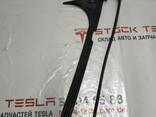 Уплотнитель стойки В (камера) правая сторона Tesla model X 1032152-00-D - фото 1