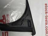 Уплотнитель стойки В (камера) правая сторона Tesla model X 1032152-00-D - фото 2